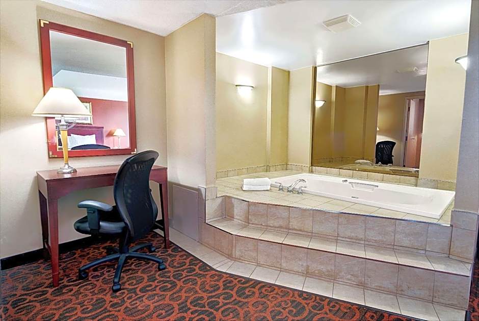 Ramada by Wyndham Niagara Falls/Fallsview