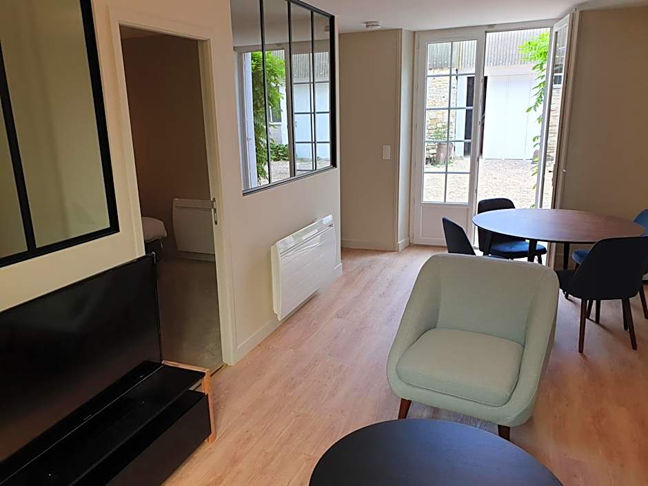Au Loup Historic Apartments