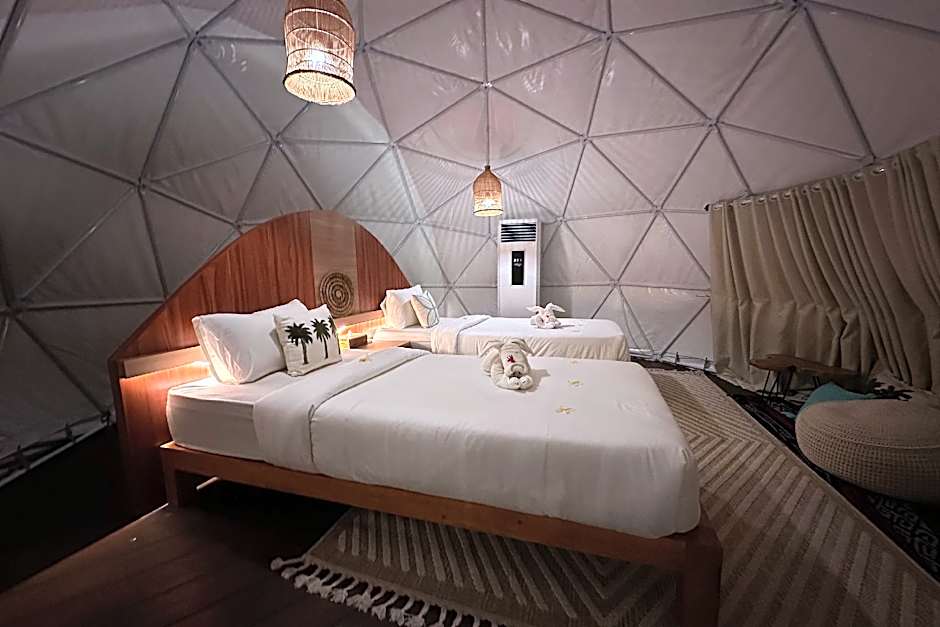 Glamping @ Pebbles & Fins