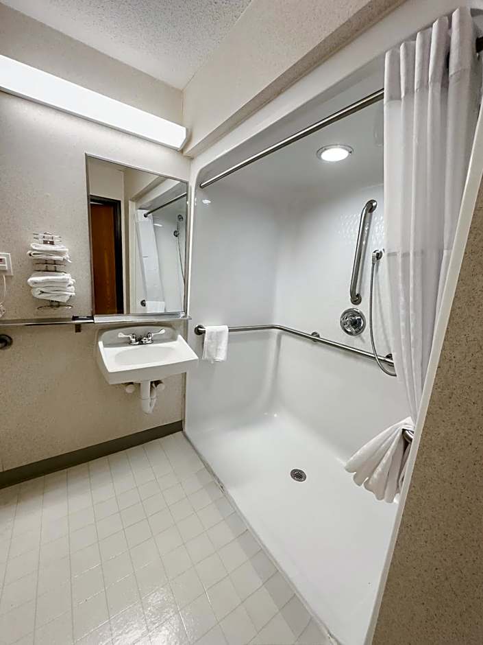 Baymont by Wyndham Howell/Brighton