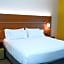 Holiday Inn Express Hotel & Suites New Boston