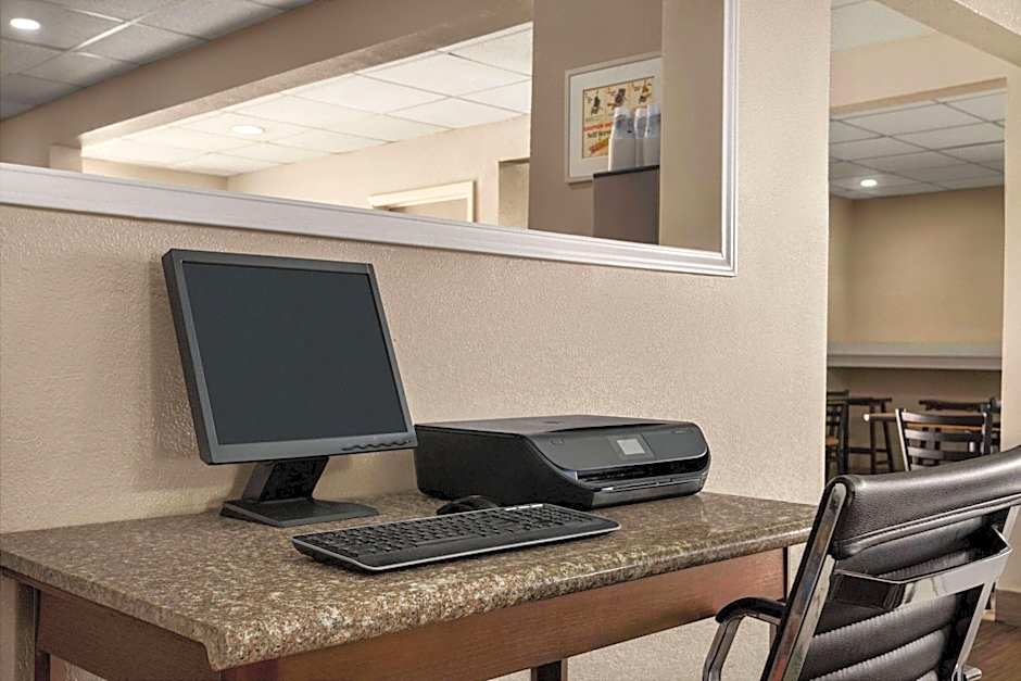 Super 8 by Wyndham Gainesville TX