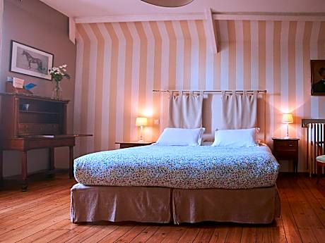 Double or Twin-Superior-Ensuite with Shower-Garden View-Tombelaine
