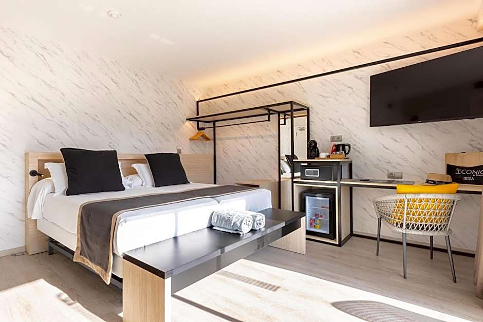 Photo 1 of 5 of Iconic Double Room