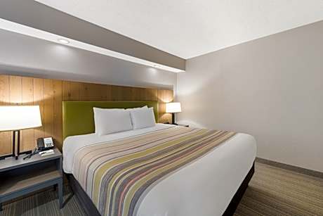 Studio King Suite with Jetted Tub - Non-Smoking