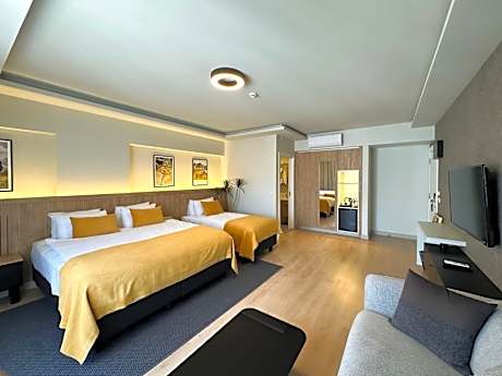 Grand Deluxe Triple Room