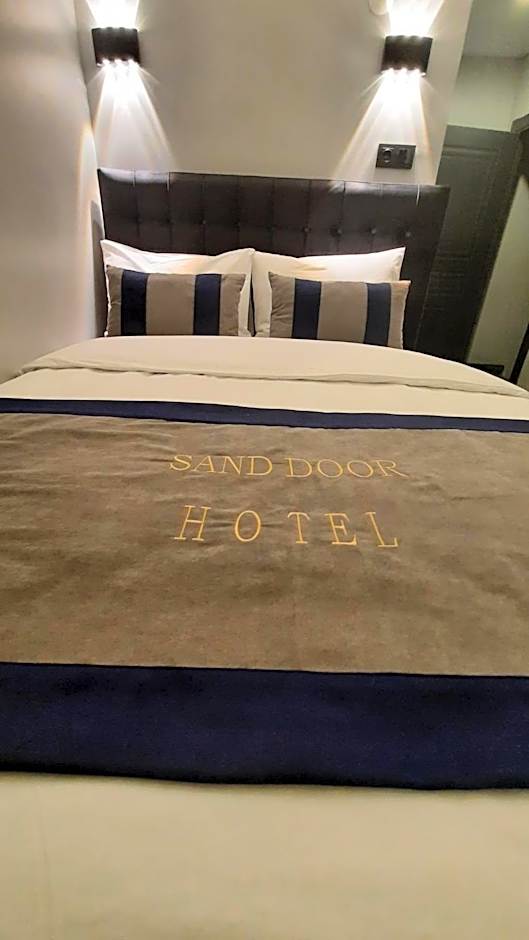 SAND DOOR HOTEL
