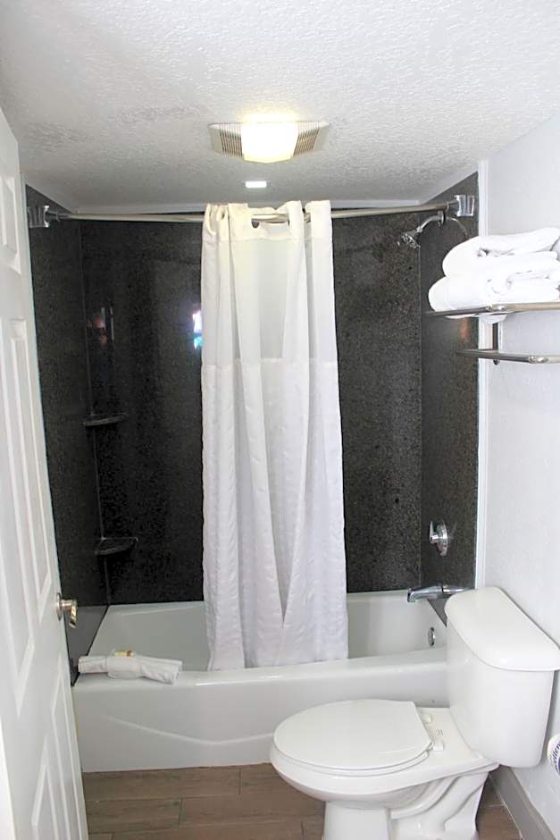 La Quinta Inn & Suites by Wyndham Oceanfront Daytona Beach