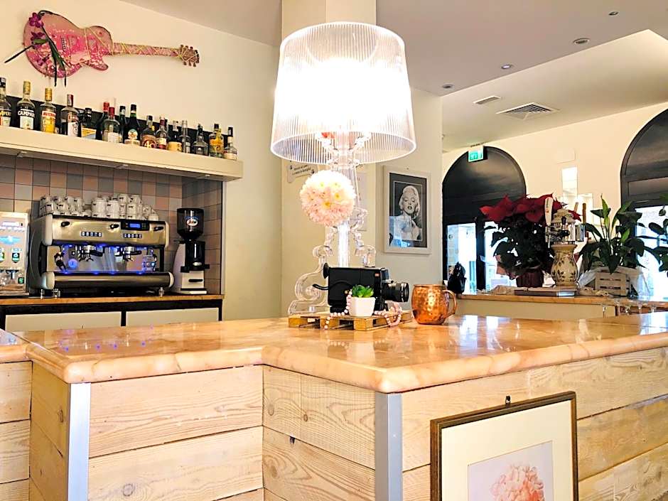 Hotel Garisenda B&B - in Centro a Riccione -