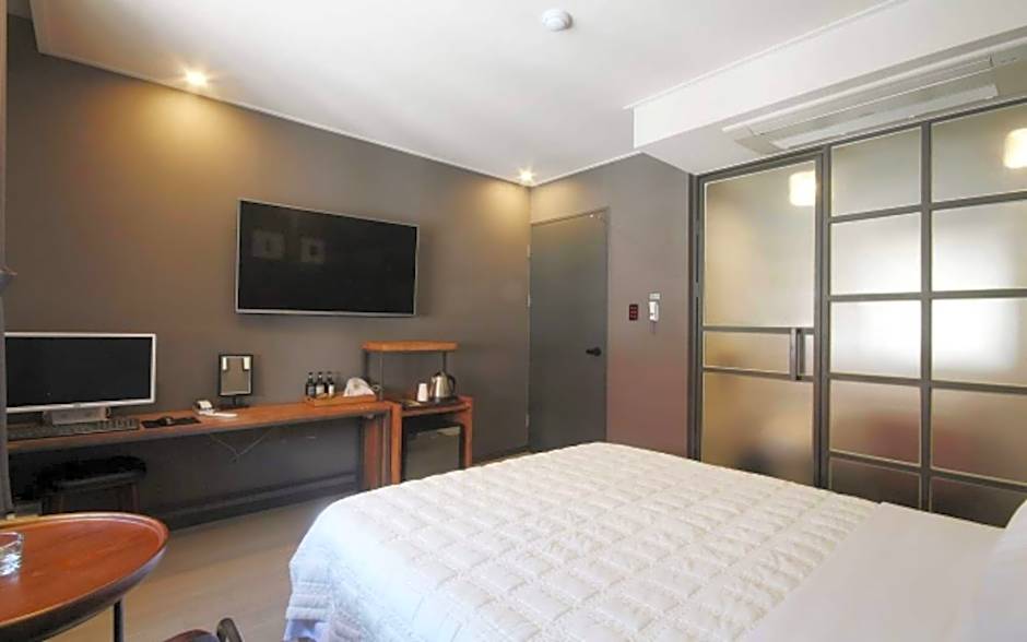 Changwon Brown-dot Hotel Myeongseo