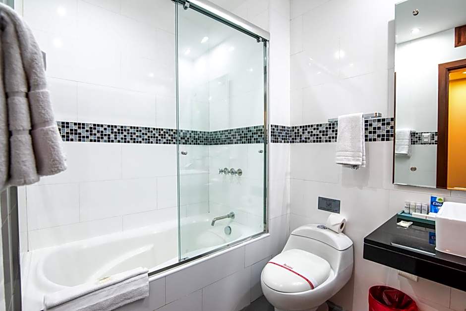 El Polo Apart Hotel & Suites