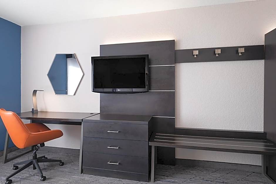 Holiday Inn Express St. Petersburg North / I-275 By IHG