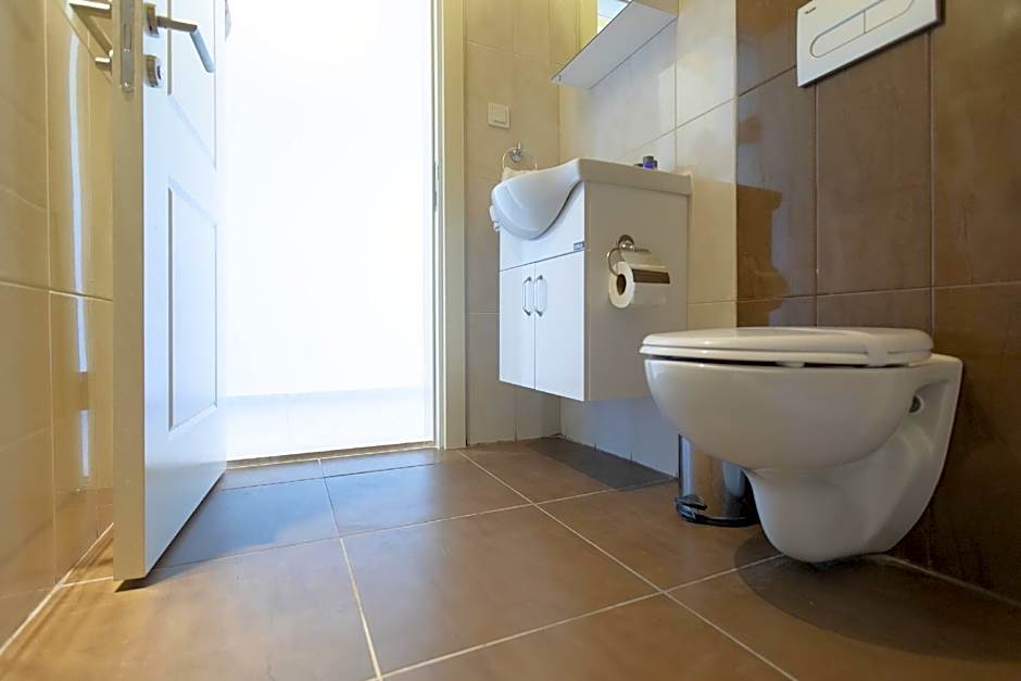 Aegean Apartments - Marina & Chios Island View