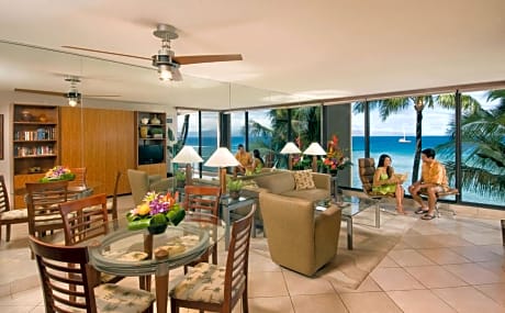 One-Bedroom Suite with Ocean Front Premium View