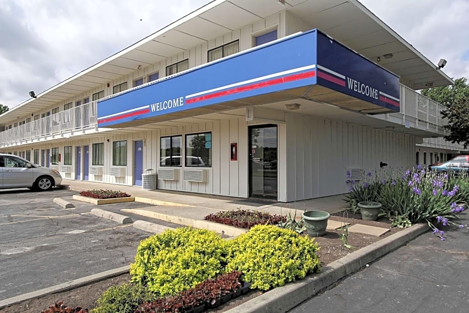Motel 6 Amherst, OH - Cleveland West - Lorain