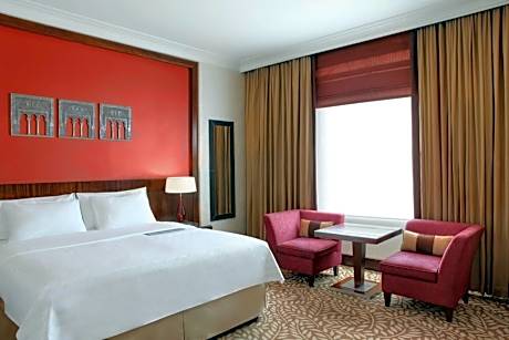 Three-Bedroom Grand Royal Family Suite