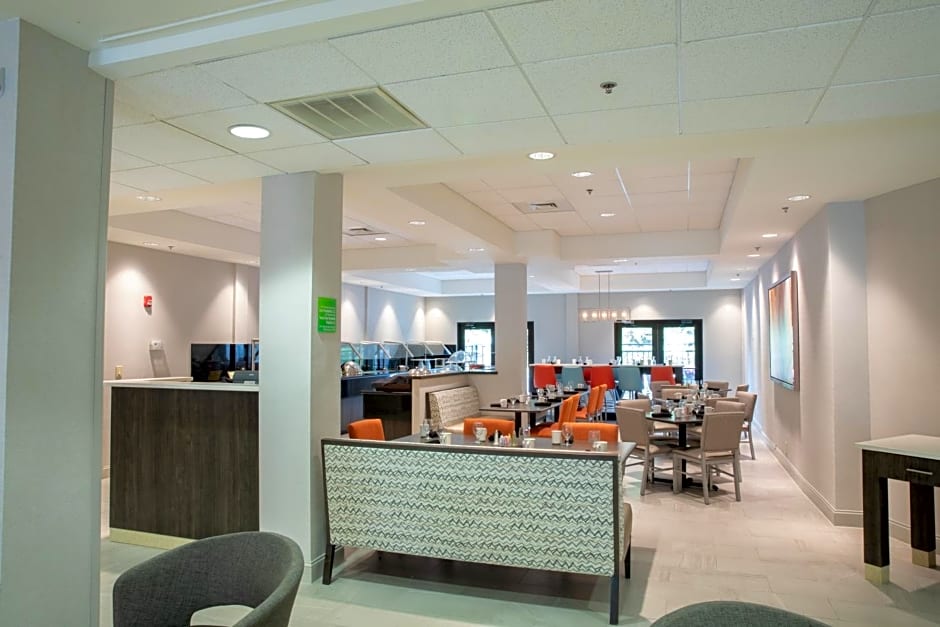 Holiday Inn & Suites Raleigh-Cary (I-40 @Walnut St) By IHG