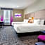 La Quinta Inn & Suites by Wyndham San Antonio Alamo City