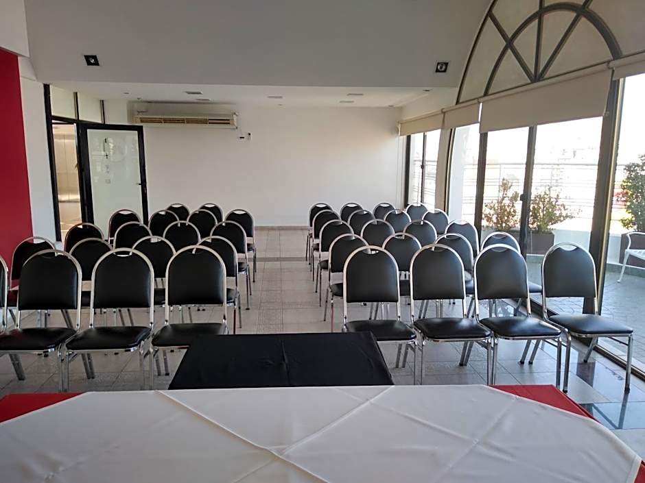 Urquiza Apart Hotel & Suites
