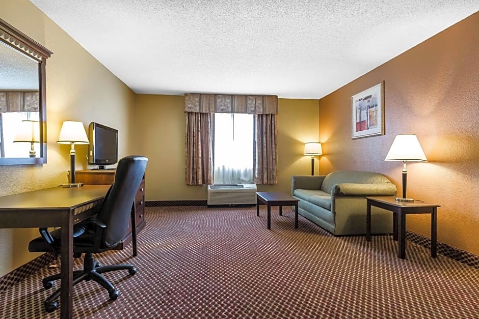 Quality Inn & Suites Bloomington University Area