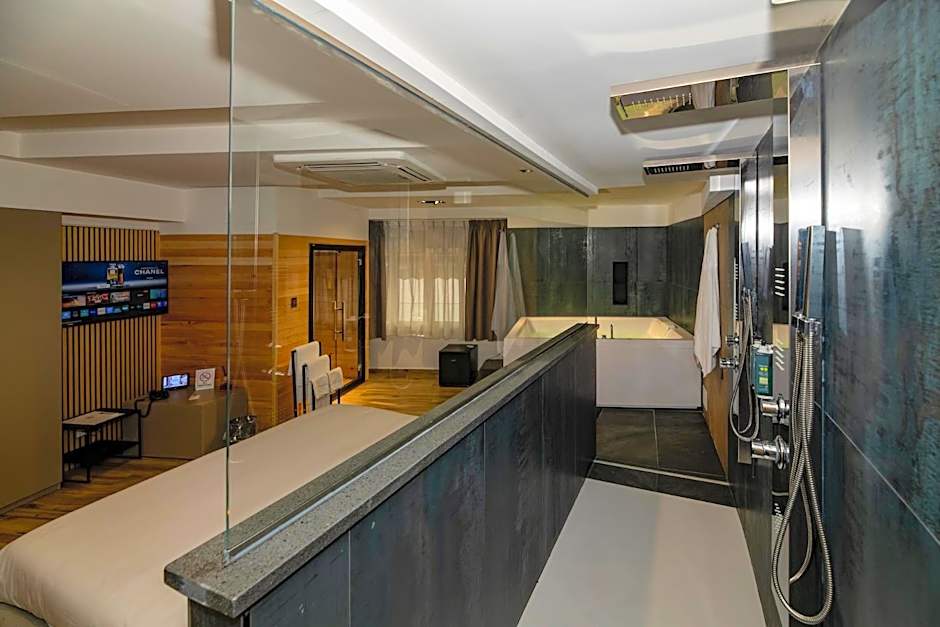 Golden Hotel