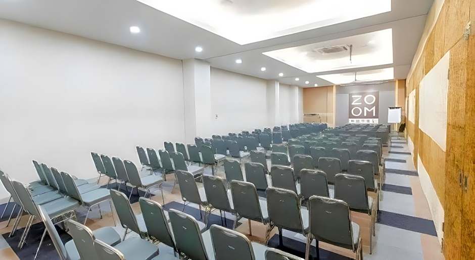 Zoom Dharmahusada Hotel