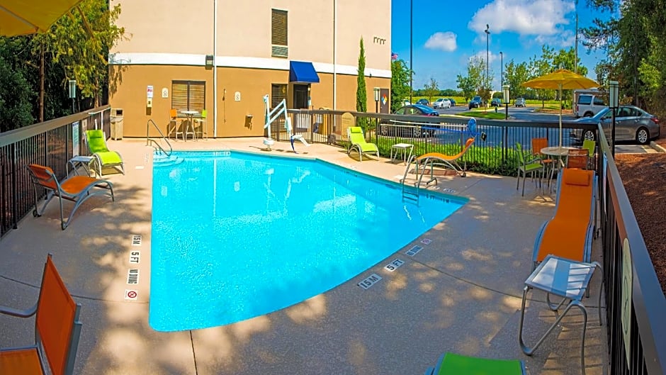 Holiday Inn Express Hotel And Suites Kinston