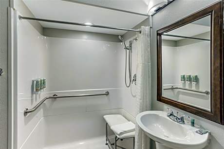 Queen Room - Mobility Access