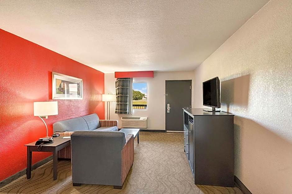 Clarion Inn & Suites Russellville I-40