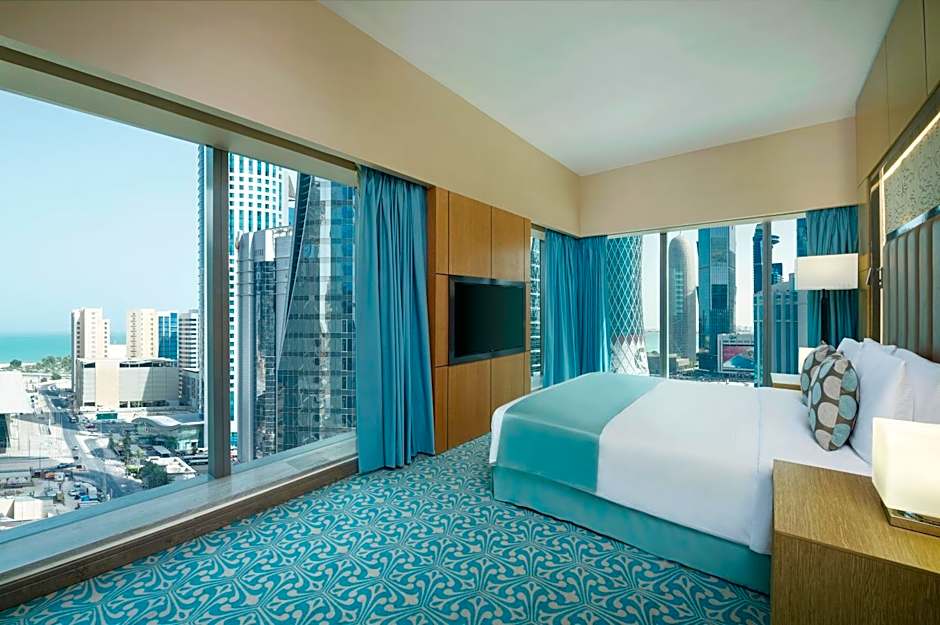 Photo 1 of 2 of Executive Suite, Smoking, Sea View