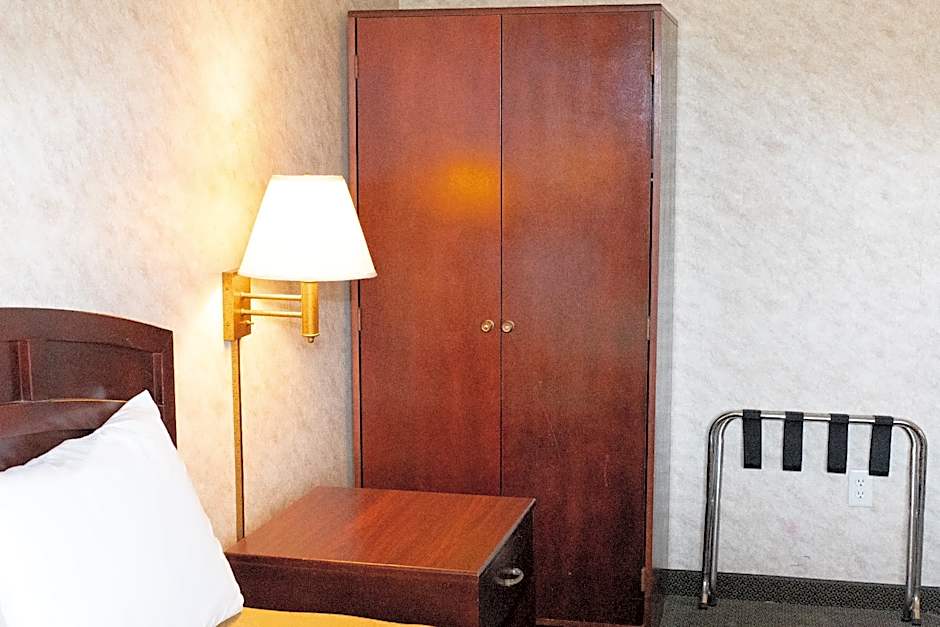 Colfax Inn by Marifah