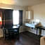 Manhattan Inn & Suites
