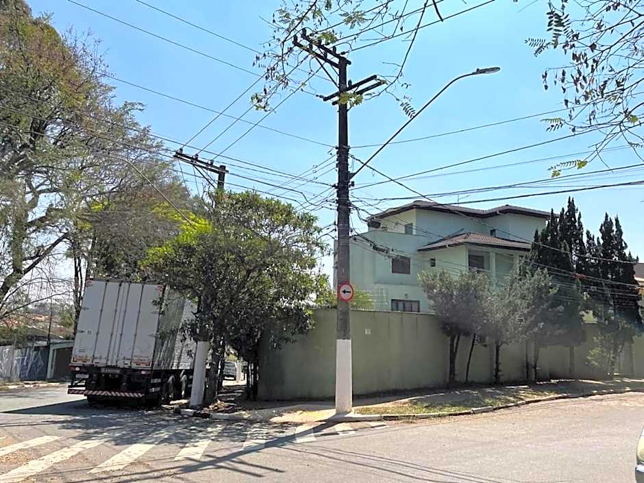 Mansão Adalgisa Suíte com Ar Próximo Cidade de Deus Jaguaré e Butantã