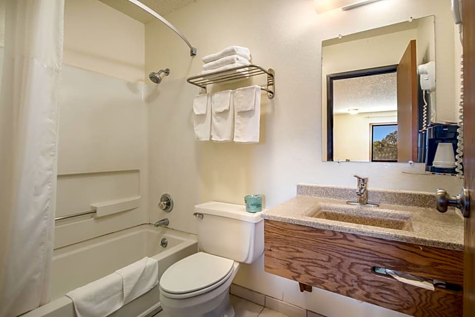 Americas Best Value Inn & Suites Harrisonville