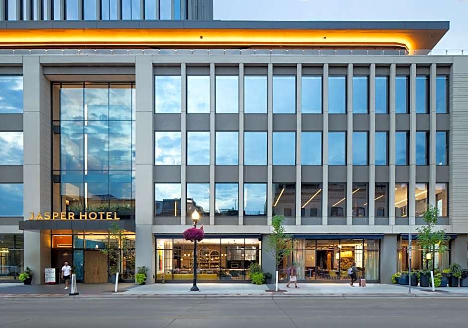 Jasper Hotel