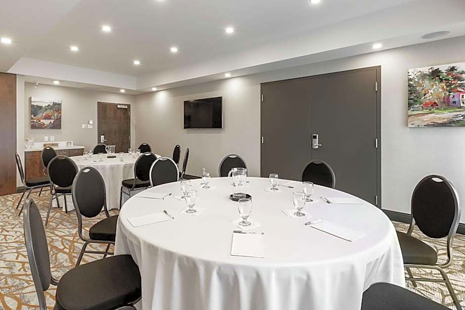 Hampton Inn By Hilton & Suites Beauport, Quebec, Canada