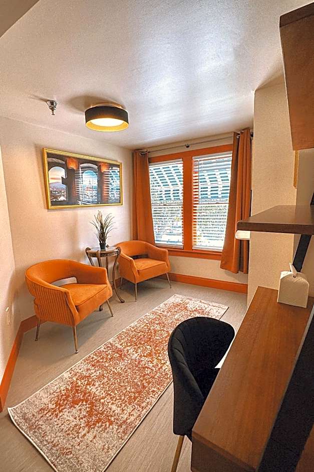 Peninsula Bed & Cocktails