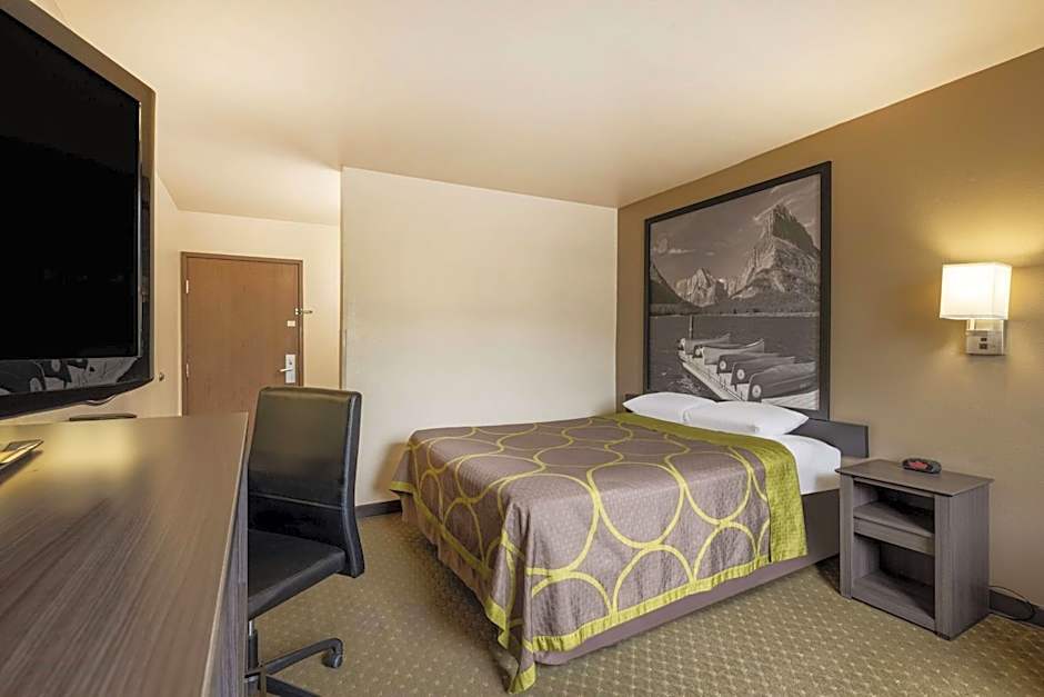 Super 8 by Wyndham Butte MT