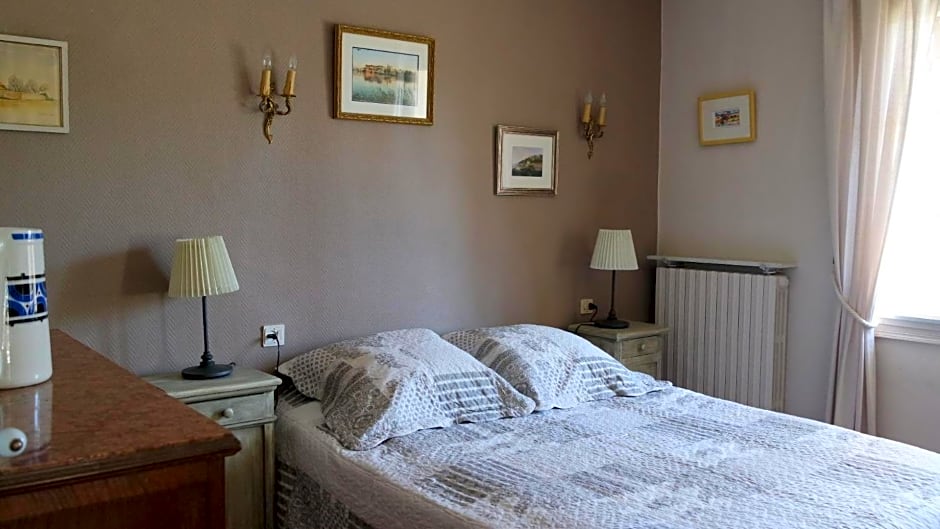 Mas Grimaud - Gîte- Studio et chambres d'hôtes familiales