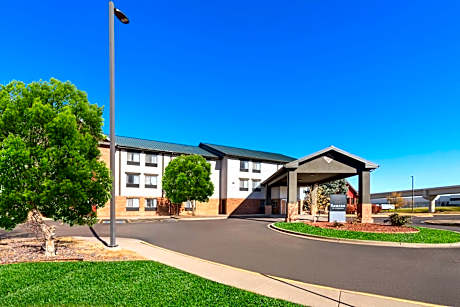 SYLO Hotel Denver Airport, a Ramada by Wyndham