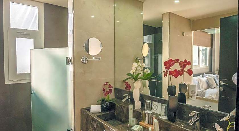 LOUIS V HOTEL LEBANON