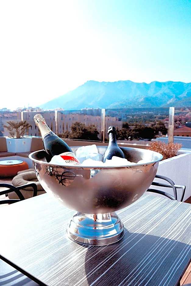 DAOS Suites & Terrace Marbella