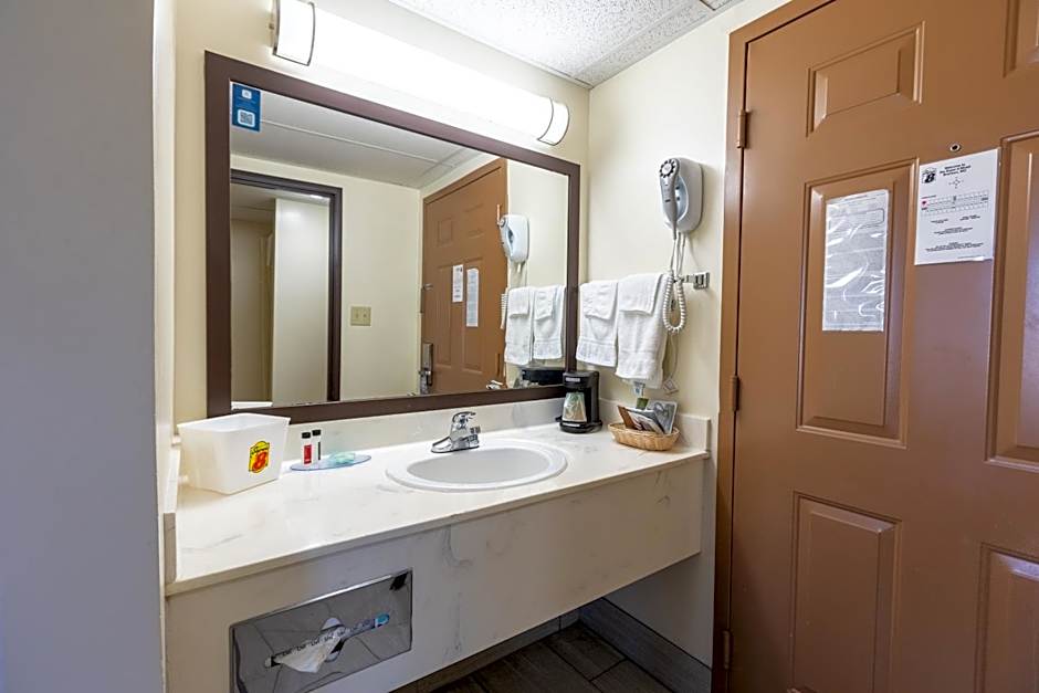 Super 8 by Wyndham Branson/Andy Williams Theatre