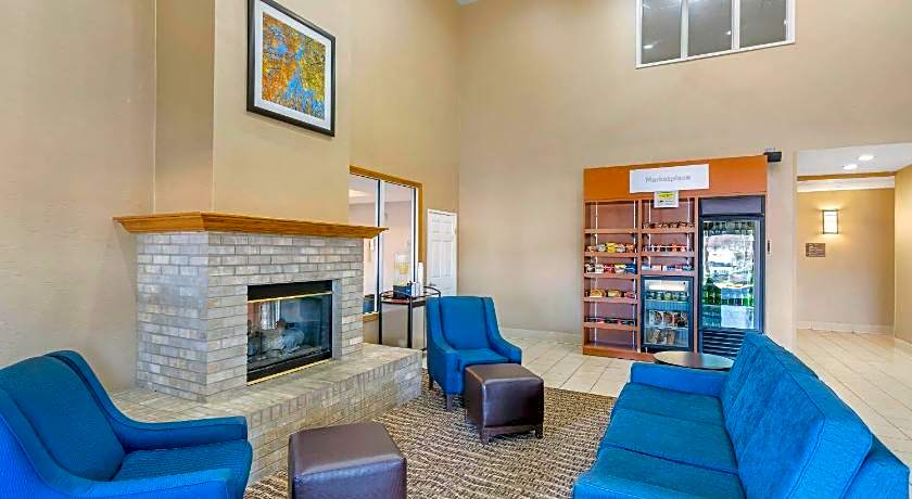 Comfort Suites Normal University area