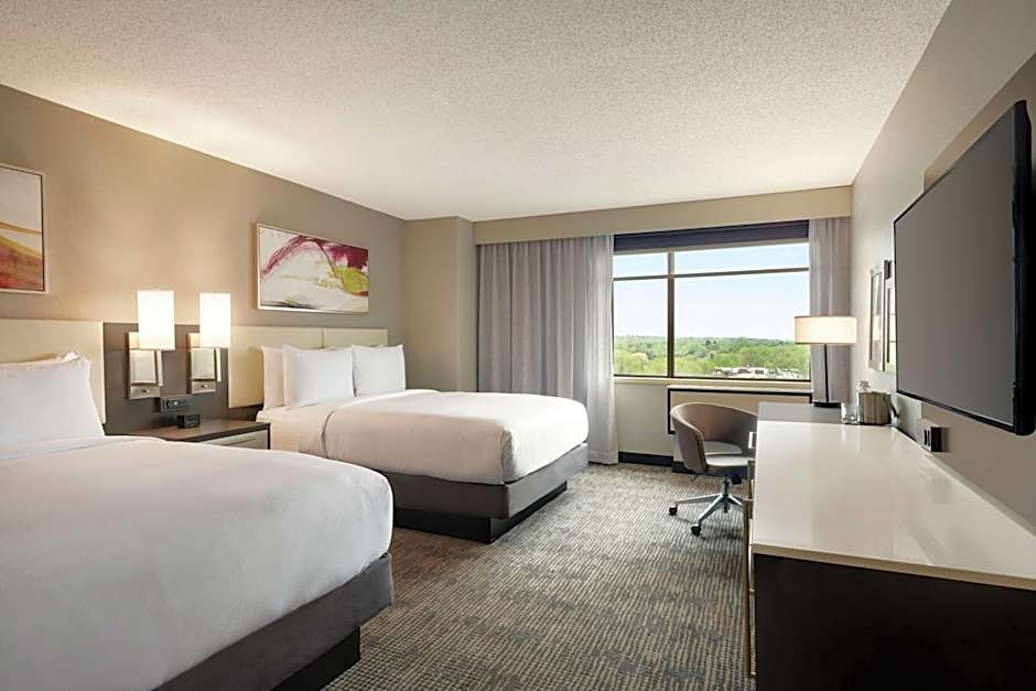 DoubleTree by Hilton St. Paul East