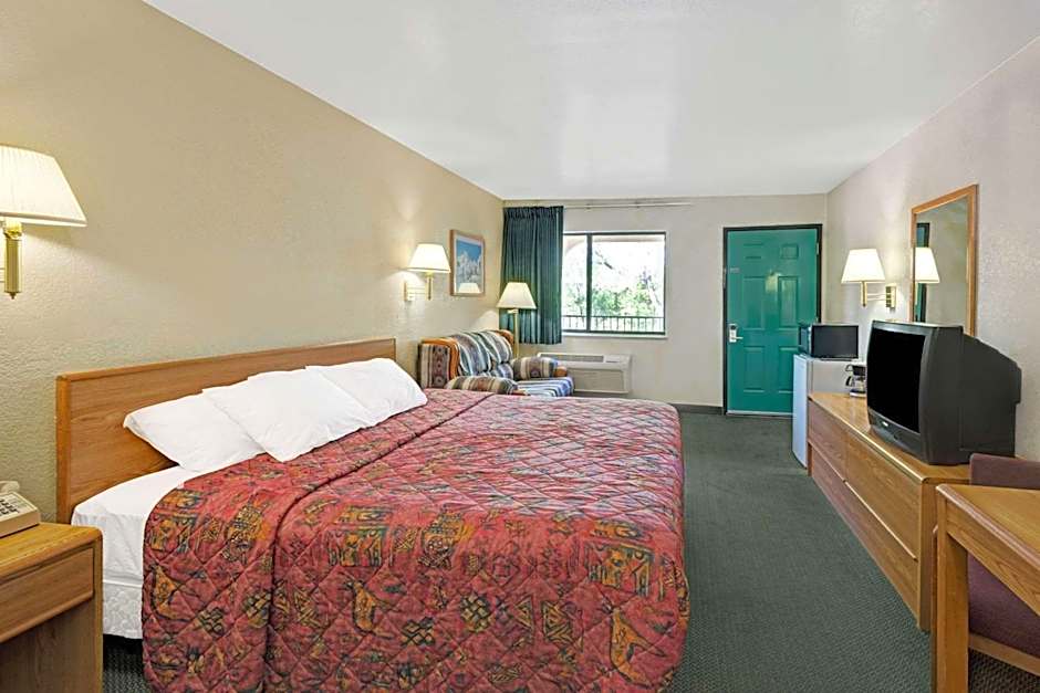 Days Inn by Wyndham Espanola