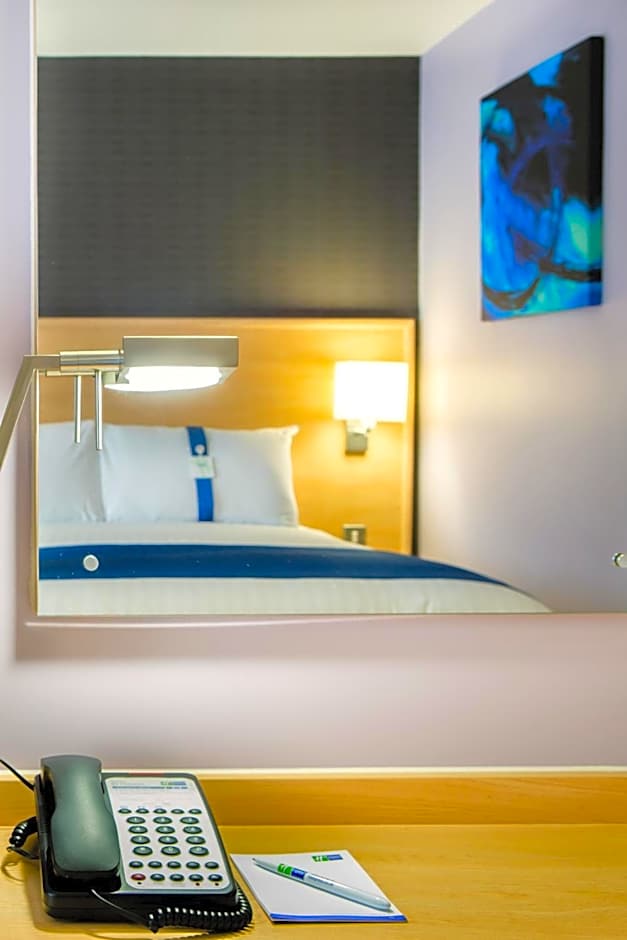 Holiday Inn Express Manchester Airport By IHG