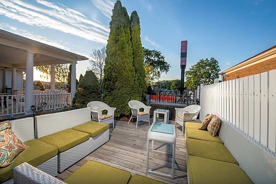 OurGuest Inn & Suites Downtown Port Clinton