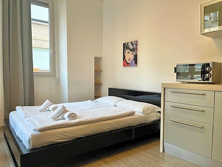 GuestHouse University by LR - self check in