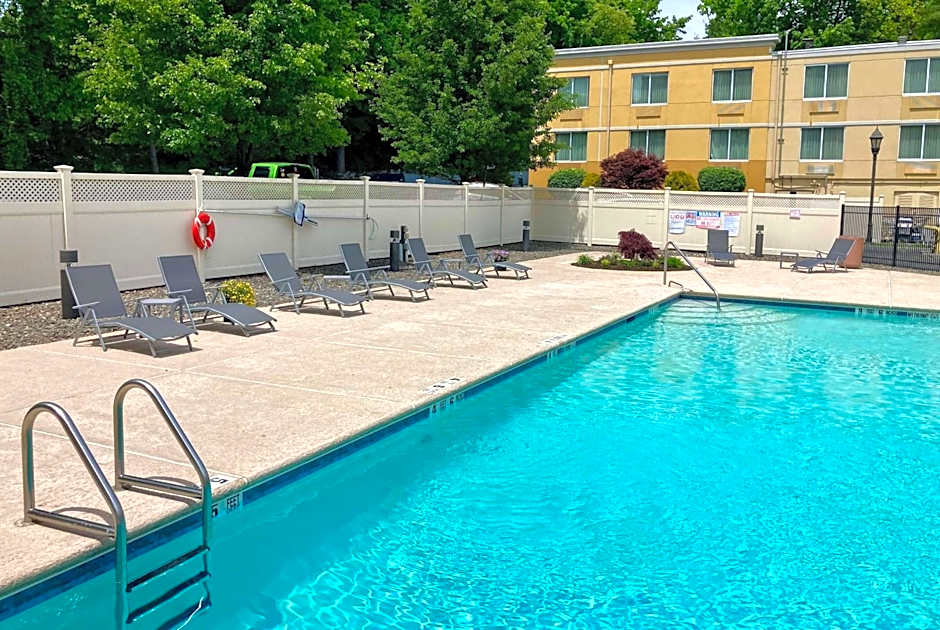 La Quinta Inn & Suites by Wyndham Danbury